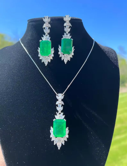 Queen’s Earrings Set