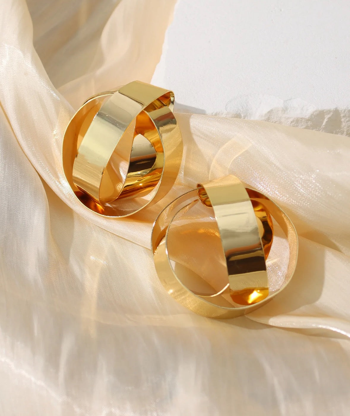 Gold strip metal ball earrings