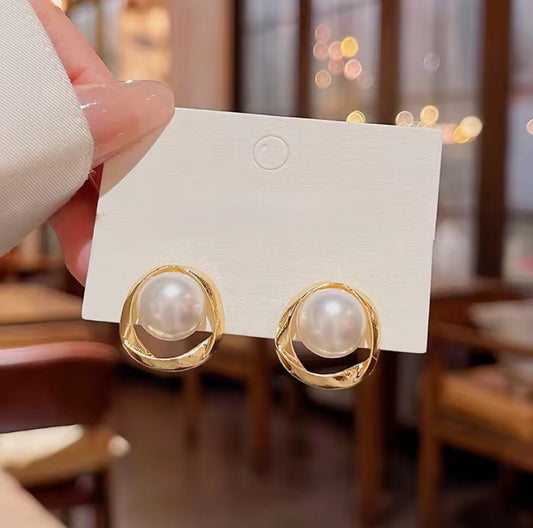 Vintage gold and pearl earrings