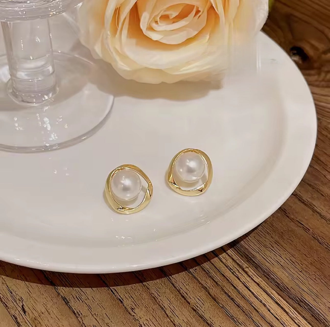 Vintage gold and pearl earrings