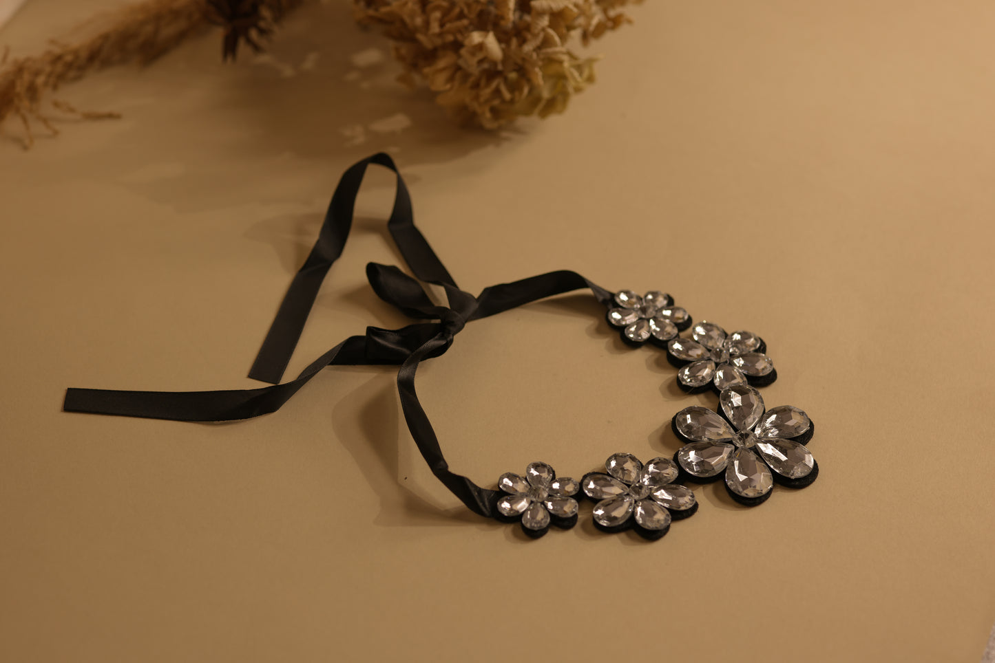 Tie collar necklace floral 2